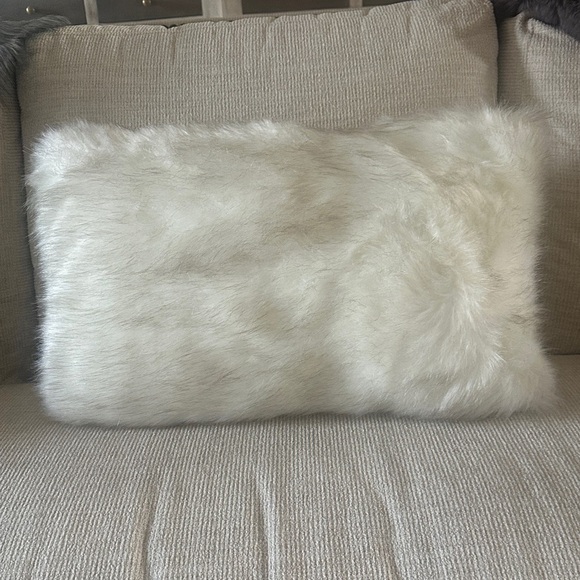 New 24 inch long white fir with tips of gray decorative pillow - Picture 1 of 2